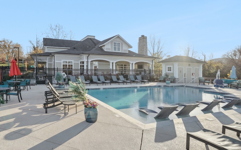 a swimming pool behind a building